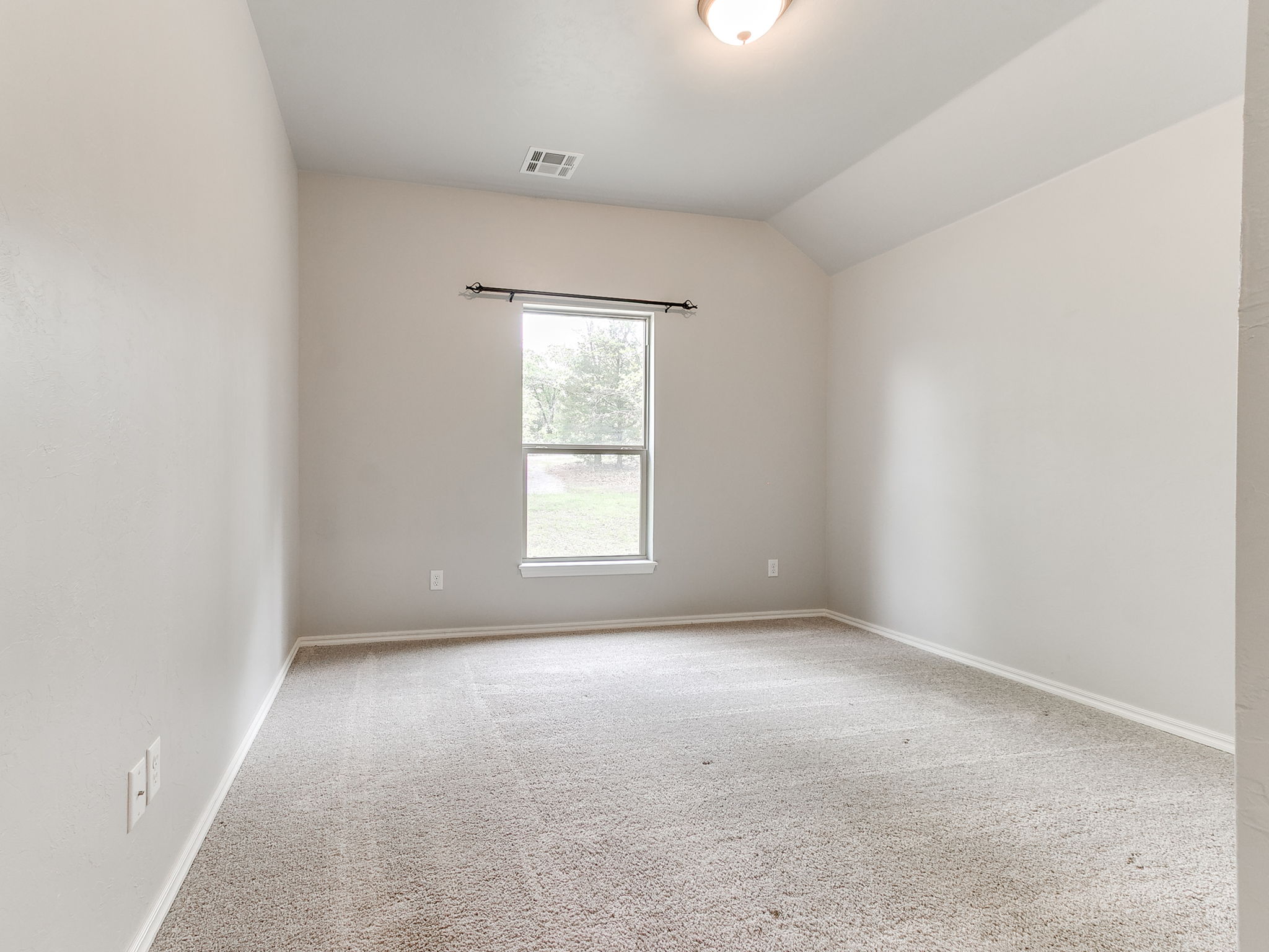 Hidden Pines Drive Photo 19